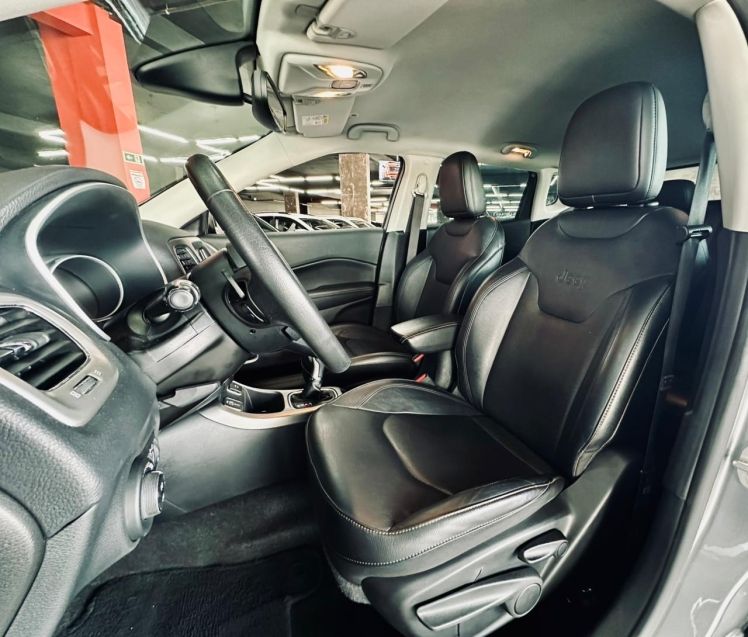 JEEP COMPASS 2.0 16V FLEX LONGITUDE AUTOMÁTICO 2019/2020 CASTELLAN E TOMAZONI MOTORS CAXIAS DO SUL / Carros no Vale