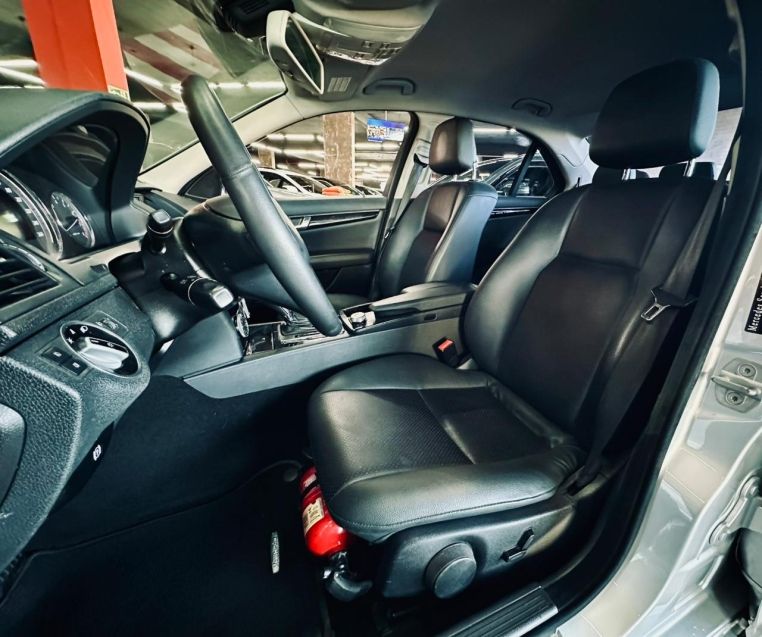 Mercedes-Benz C 180 1.8 CGI CLASSIC 16V GASOLINA 4P AUTOMÁTICO 2011/2011 CASTELLAN E TOMAZONI MOTORS CAXIAS DO SUL / Carros no Vale