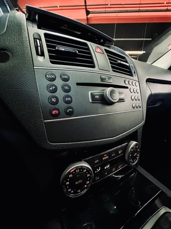 Mercedes-Benz C 180 1.8 CGI CLASSIC 16V GASOLINA 4P AUTOMÁTICO 2011/2011 CASTELLAN E TOMAZONI MOTORS CAXIAS DO SUL / Carros no Vale