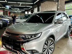 Mitsubishi OUTLANDER 3.0 MIVEC V6 GASOLINA HPE-S AWD AUTOMÁTICO 2018/2019 CASTELLAN E TOMAZONI MOTORS CAXIAS DO SUL / Carros no Vale