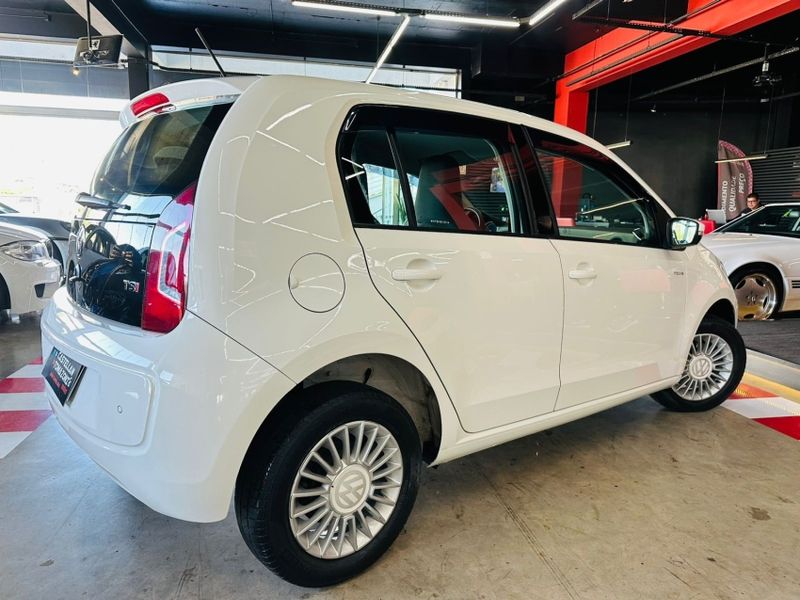Volkswagen UP 1.0 TSI MOVE UP 12V FLEX 4P MANUAL 2017/2017 CASTELLAN E TOMAZONI MOTORS CAXIAS DO SUL / Carros no Vale