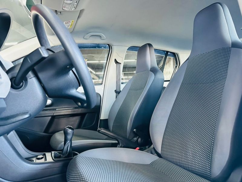 Volkswagen UP 1.0 TSI MOVE UP 12V FLEX 4P MANUAL 2017/2017 CASTELLAN E TOMAZONI MOTORS CAXIAS DO SUL / Carros no Vale