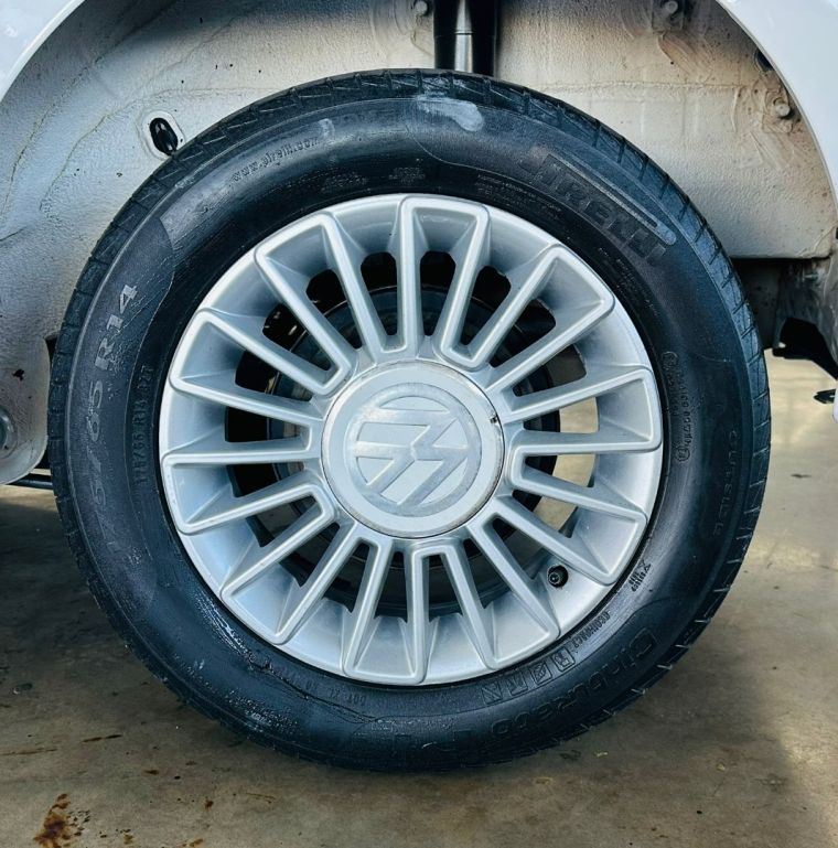 Volkswagen UP 1.0 TSI MOVE UP 12V FLEX 4P MANUAL 2017/2017 CASTELLAN E TOMAZONI MOTORS CAXIAS DO SUL / Carros no Vale