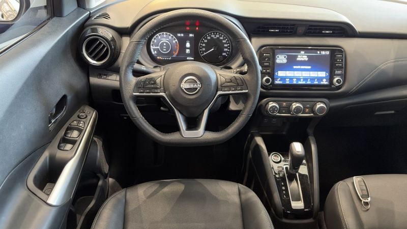 Nissan KICKS PLAY 1.6 16V FLEXSTART ADVANCE PLUS XTRONIC 2025/2025 DRSUL SEMINOVOS CAXIAS DO SUL – LAJEADO – SANTA CRUZ DO SUL / Carros no Vale