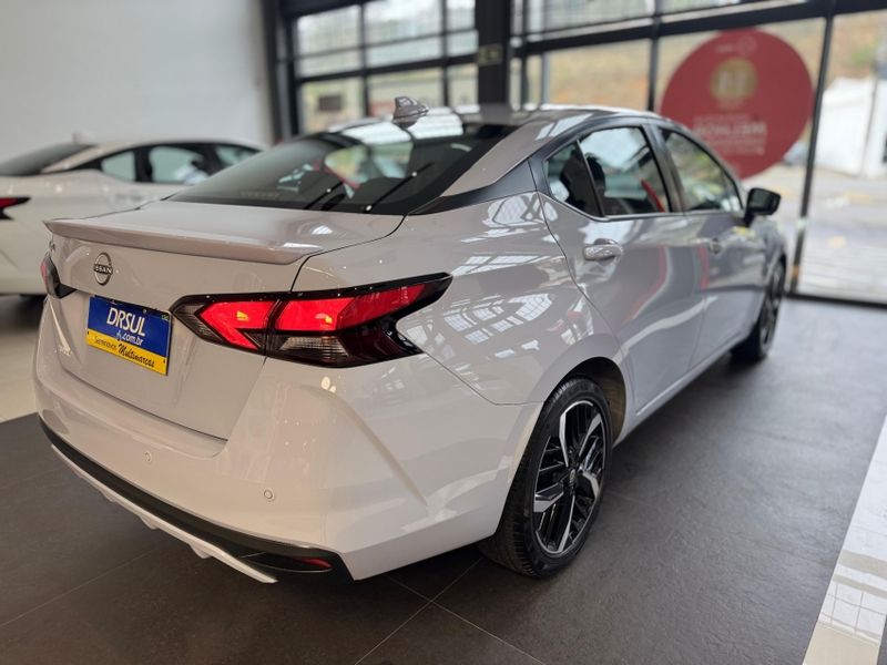 Nissan VERSA 1.6 16V FLEX EXCLUSIVE XTRONIC 2024/2025 DRSUL SEMINOVOS CAXIAS DO SUL – LAJEADO – SANTA CRUZ DO SUL / Carros no Vale