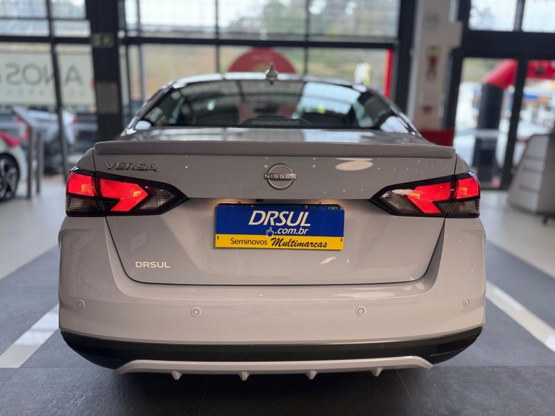 Nissan VERSA 1.6 16V FLEX EXCLUSIVE XTRONIC 2024/2025 DRSUL SEMINOVOS CAXIAS DO SUL – LAJEADO – SANTA CRUZ DO SUL / Carros no Vale