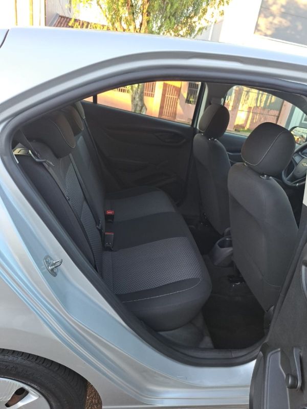 Chevrolet ONIX 1.0 MPFI JOY 8V FLEX 4P MANUAL 2019/2019 CAMINHÕES & CAMIONETAS PASSO FUNDO / Carros no Vale