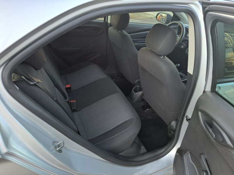 Chevrolet ONIX 1.0 MPFI JOY 8V FLEX 4P MANUAL 2019/2019 CAMINHÕES & CAMIONETAS PASSO FUNDO / Carros no Vale