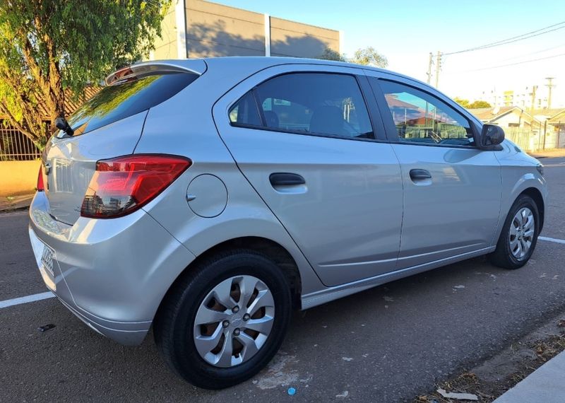 Chevrolet ONIX 1.0 MPFI JOY 8V FLEX 4P MANUAL 2019/2019 CAMINHÕES & CAMIONETAS PASSO FUNDO / Carros no Vale