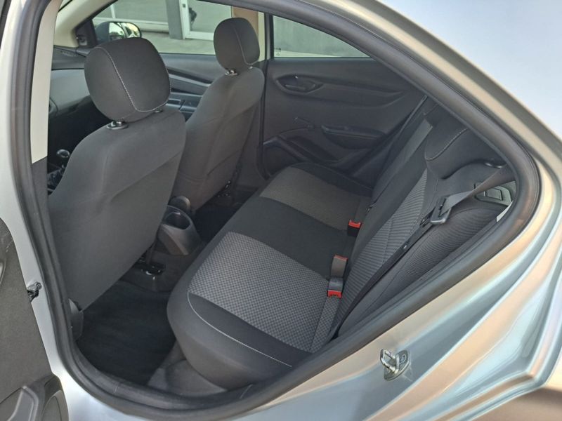 Chevrolet ONIX 1.0 MPFI JOY 8V FLEX 4P MANUAL 2019/2019 CAMINHÕES & CAMIONETAS PASSO FUNDO / Carros no Vale