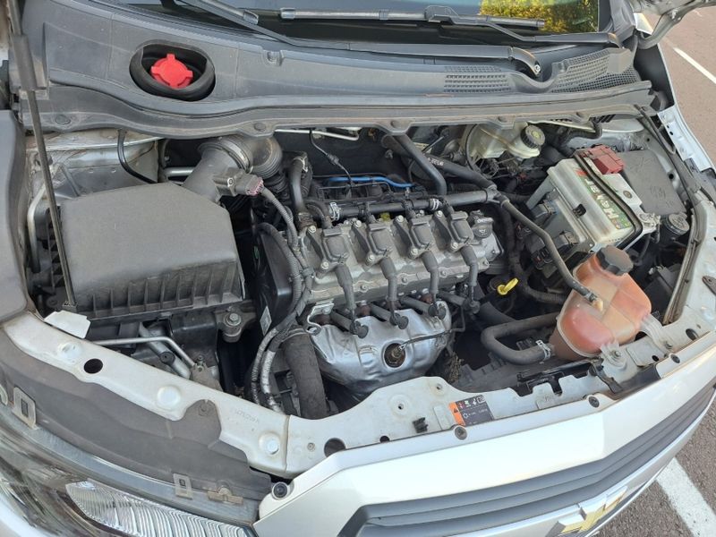 Chevrolet ONIX 1.0 MPFI JOY 8V FLEX 4P MANUAL 2019/2019 CAMINHÕES & CAMIONETAS PASSO FUNDO / Carros no Vale