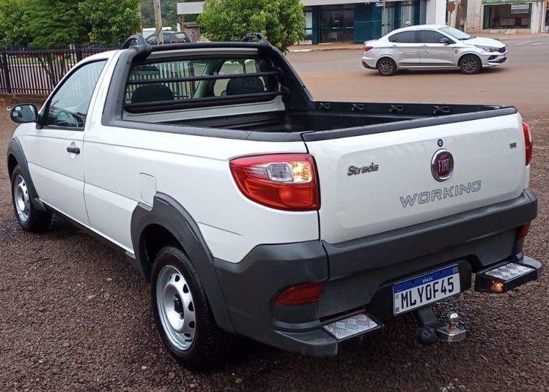 Fiat STRADA 1.4 MPI WORKING CS 8V FLEX 2P MANUAL 2014/2015 CAMINHÕES & CAMIONETAS PASSO FUNDO / Carros no Vale