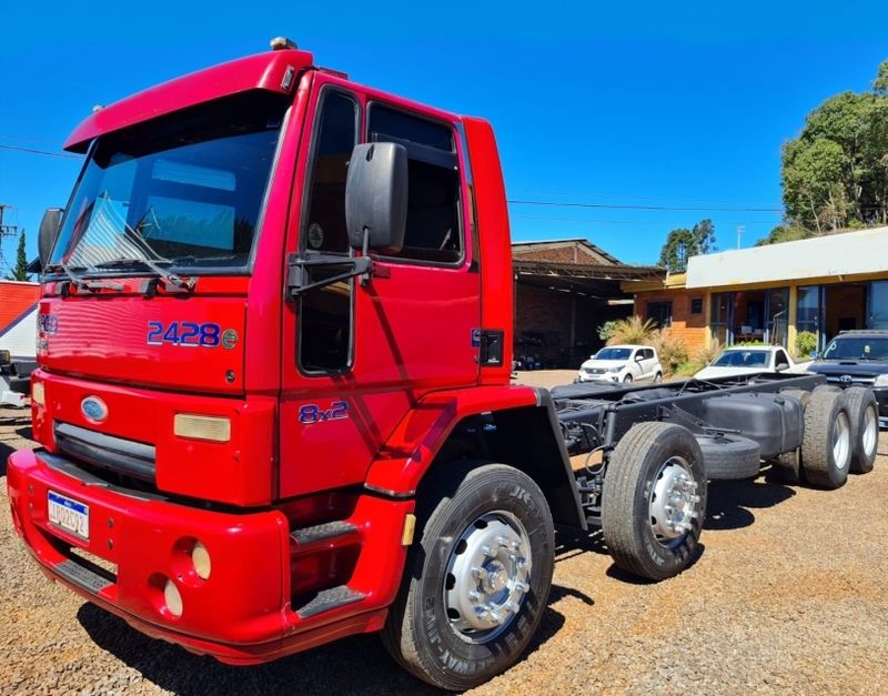 Ford Cargo 2428 E T 8×2 Chassi 2010/2011 CAMINHÕES & CAMIONETAS PASSO FUNDO / Carros no Vale