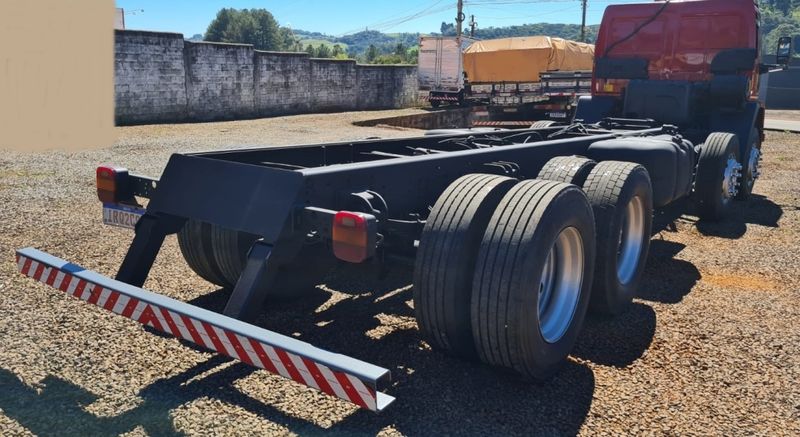 Ford Cargo 2428 E T 8×2 Chassi 2010/2011 CAMINHÕES & CAMIONETAS PASSO FUNDO / Carros no Vale