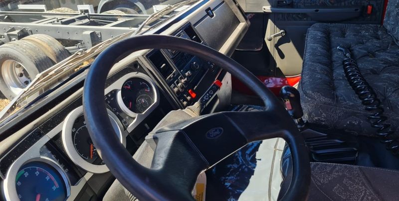 Ford Cargo 2428 E T 8×2 Chassi 2010/2011 CAMINHÕES & CAMIONETAS PASSO FUNDO / Carros no Vale