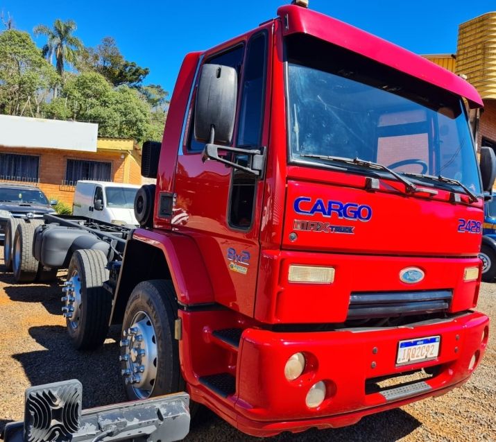 Ford Cargo 2428 E T 8×2 Chassi 2010/2011 CAMINHÕES & CAMIONETAS PASSO FUNDO / Carros no Vale