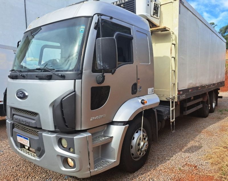 Ford Cargo 2429 E 6×2 Turbo Câmara Fria 2014/2015 CAMINHÕES & CAMIONETAS PASSO FUNDO / Carros no Vale Ford Cargo 2429 E 6×2 Turbo Câmara Fria 2014/2015 CAMINHÕES & CAMIONETAS PASSO FUNDO / Carros no Vale