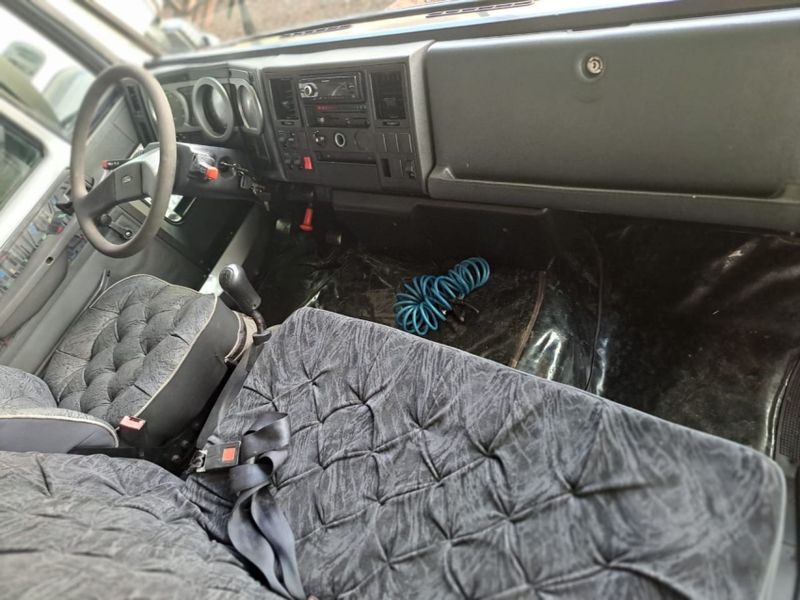 Ford Cargo 815 E Turbo Boiadeiro 2010/2010 CAMINHÕES & CAMIONETAS PASSO FUNDO / Carros no Vale Ford Cargo 815 E Turbo Boiadeiro 2010/2010 CAMINHÕES & CAMIONETAS PASSO FUNDO / Carros no Vale