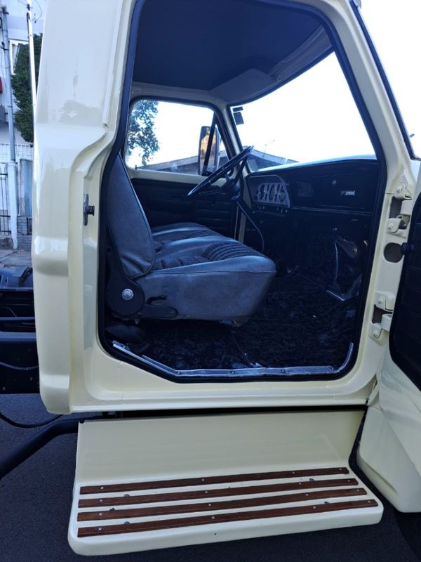 Ford F-22000 F 22 000 6×4 Reduzido 1982/1982 CAMINHÕES & CAMIONETAS PASSO FUNDO / Carros no Vale