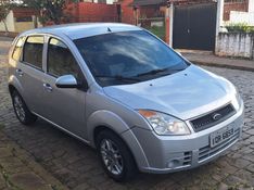 Ford FIESTA 1.0 MPI HATCH 8V FLEX 4P MANUAL 2009/2010 CAMINHÕES & CAMIONETAS PASSO FUNDO / Carros no Vale