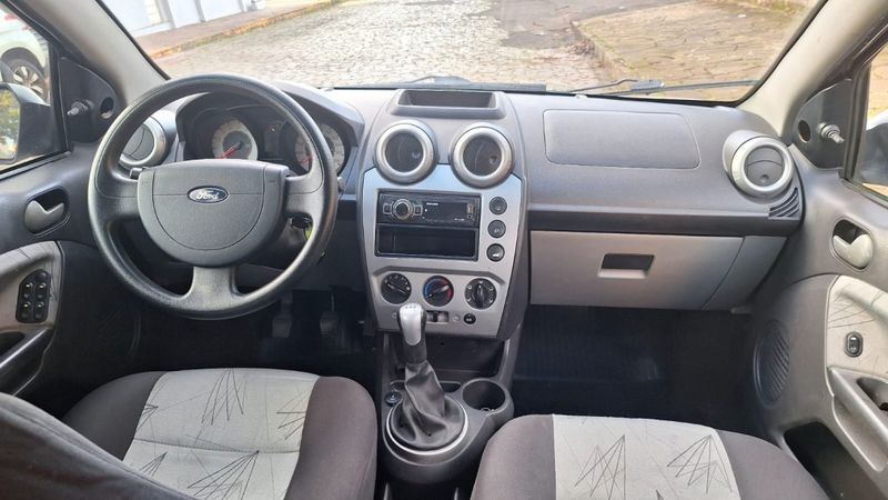 Ford FIESTA 1.0 MPI HATCH 8V FLEX 4P MANUAL 2009/2010 CAMINHÕES & CAMIONETAS PASSO FUNDO / Carros no Vale