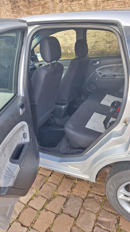 Ford FIESTA 1.0 MPI HATCH 8V FLEX 4P MANUAL 2009/2010 CAMINHÕES & CAMIONETAS PASSO FUNDO / Carros no Vale