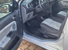 Ford FIESTA 1.0 MPI HATCH 8V FLEX 4P MANUAL 2009/2010 CAMINHÕES & CAMIONETAS PASSO FUNDO / Carros no Vale