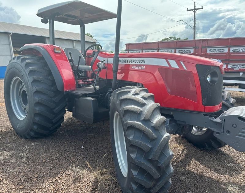 Massey Ferguson Trator 4292 4×4 2010/2010 CAMINHÕES & CAMIONETAS PASSO FUNDO / Carros no Vale