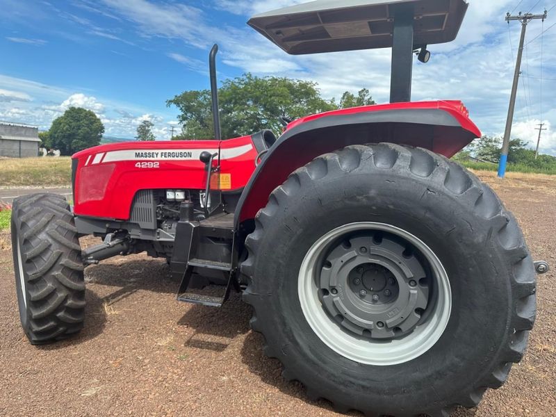 Massey Ferguson Trator 4292 4×4 2010/2010 CAMINHÕES & CAMIONETAS PASSO FUNDO / Carros no Vale