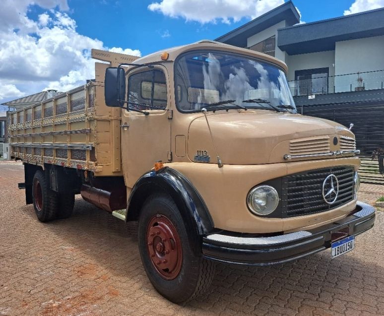 Mercedes-Benz 1113 L-1113 4×2 Graneleiro 1981/1981 CAMINHÕES & CAMIONETAS PASSO FUNDO / Carros no Vale Mercedes-Benz 1113 L-1113 4×2 Graneleiro 1981/1981 CAMINHÕES & CAMIONETAS PASSO FUNDO / Carros no Vale