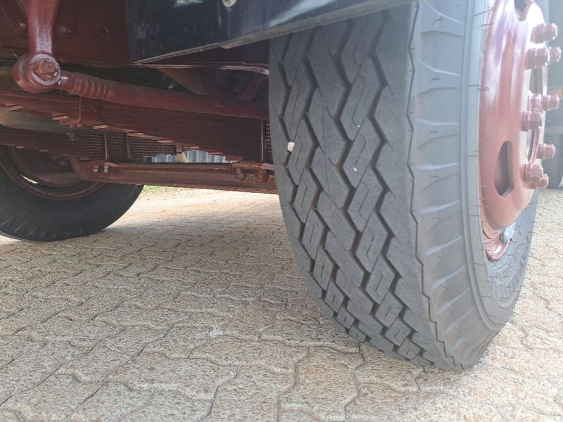 Mercedes-Benz 1113 L-1113 4×2 Graneleiro 1981/1981 CAMINHÕES & CAMIONETAS PASSO FUNDO / Carros no Vale Mercedes-Benz 1113 L-1113 4×2 Graneleiro 1981/1981 CAMINHÕES & CAMIONETAS PASSO FUNDO / Carros no Vale