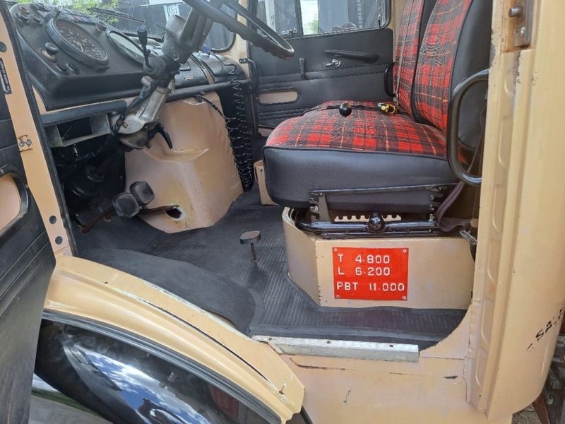 Mercedes-Benz 1113 L-1113 4×2 Graneleiro 1981/1981 CAMINHÕES & CAMIONETAS PASSO FUNDO / Carros no Vale Mercedes-Benz 1113 L-1113 4×2 Graneleiro 1981/1981 CAMINHÕES & CAMIONETAS PASSO FUNDO / Carros no Vale