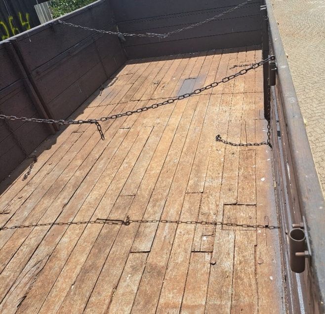 Mercedes-Benz 1113 L-1113 4×2 Graneleiro 1981/1981 CAMINHÕES & CAMIONETAS PASSO FUNDO / Carros no Vale Mercedes-Benz 1113 L-1113 4×2 Graneleiro 1981/1981 CAMINHÕES & CAMIONETAS PASSO FUNDO / Carros no Vale