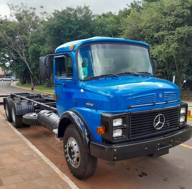 Mercedes-Benz 1518 L-1518 3-Eixos 2p Chassi 1989/1989 CAMINHÕES & CAMIONETAS PASSO FUNDO / Carros no Vale