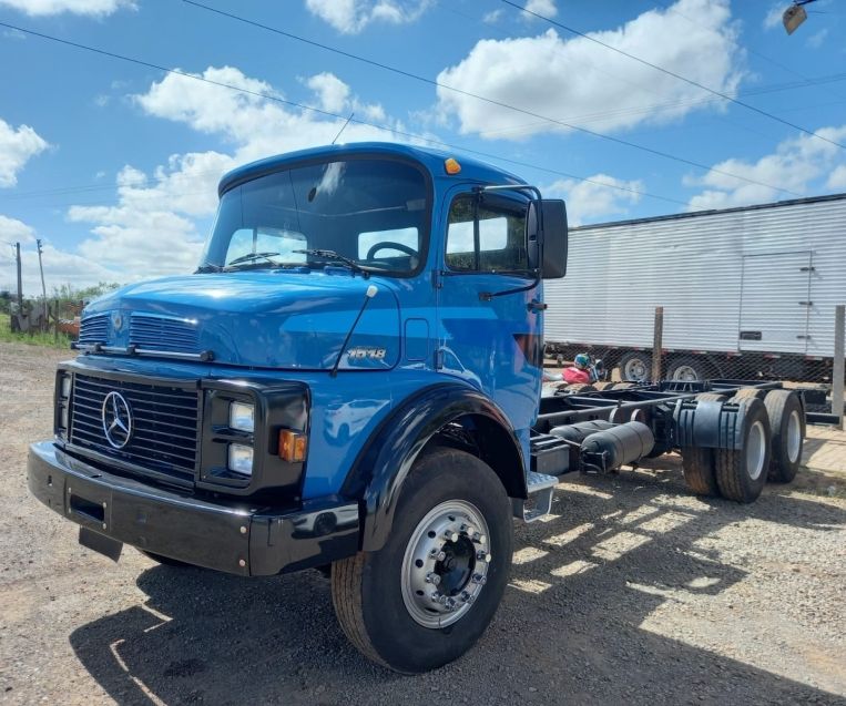 Mercedes-Benz 1518 L-1518 3-Eixos 2p Chassi 1989/1989 CAMINHÕES & CAMIONETAS PASSO FUNDO / Carros no Vale