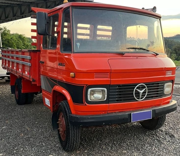 Mercedes-Benz 608 MB 608 D 1983/1983 CAMINHÕES & CAMIONETAS PASSO FUNDO / Carros no Vale