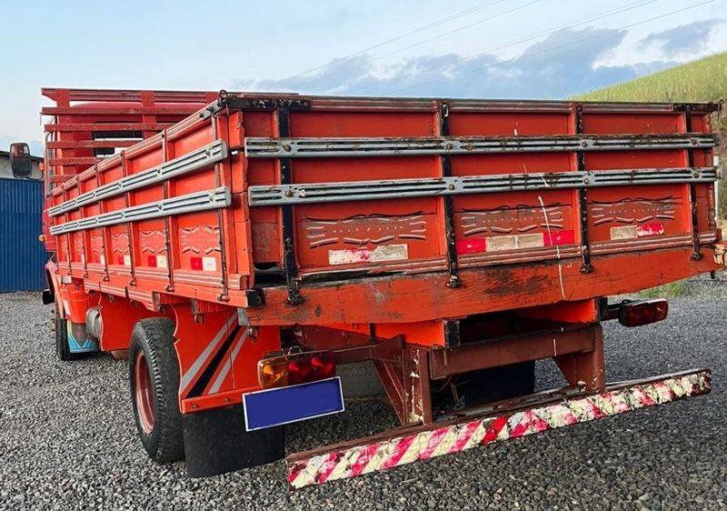 Mercedes-Benz 608 MB 608 D 1983/1983 CAMINHÕES & CAMIONETAS PASSO FUNDO / Carros no Vale