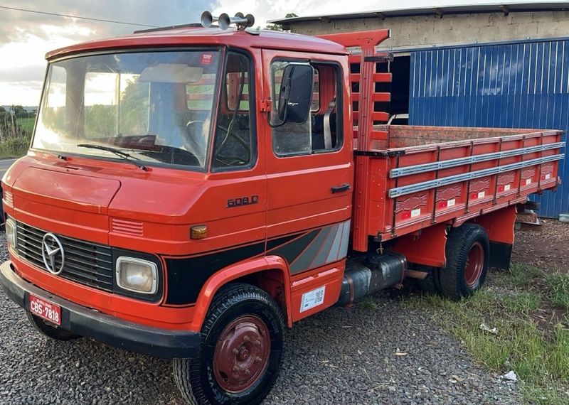 Mercedes-Benz 608 MB 608 D 1983/1983 CAMINHÕES & CAMIONETAS PASSO FUNDO / Carros no Vale