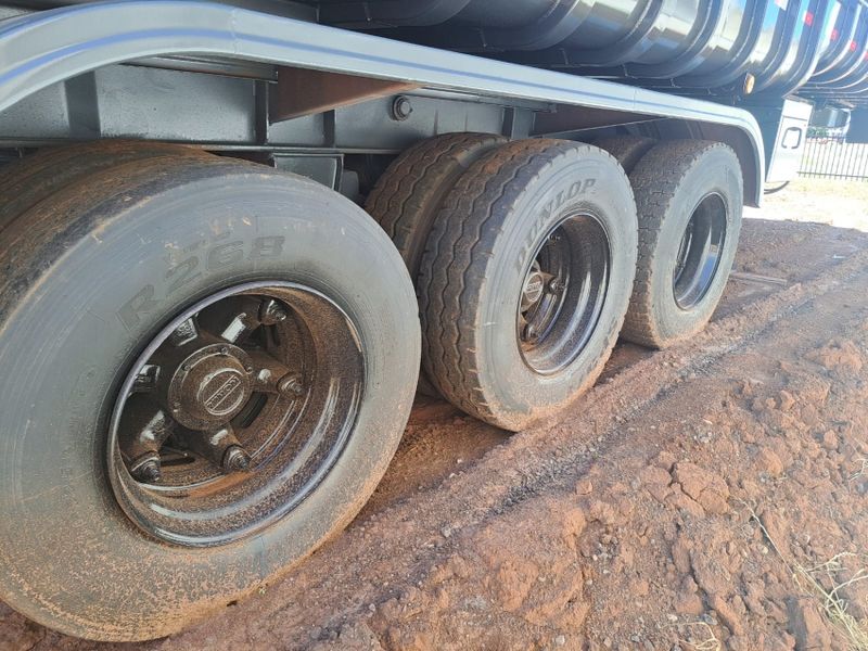 Noma Semi Reboque SEMI-REBOQUE BASCULANTE NOMA 2005/2005 CAMINHÕES & CAMIONETAS PASSO FUNDO / Carros no Vale