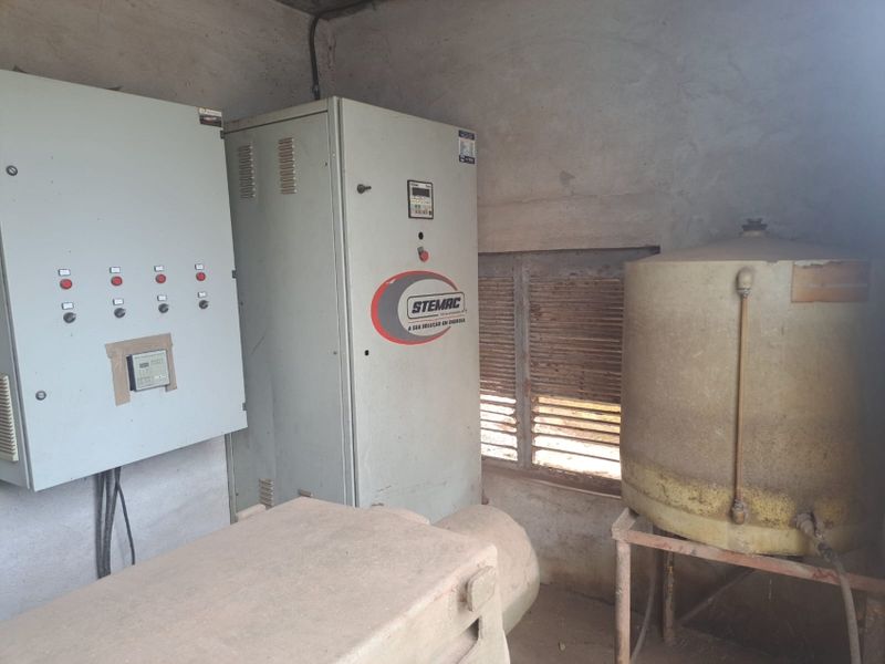 Outros Outros Grupo Gerador Stema 210 KVA Scania 320 1998/1998 CAMINHÕES & CAMIONETAS PASSO FUNDO / Carros no Vale