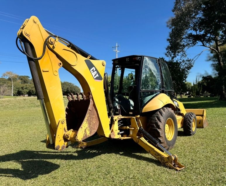 Outros Outros Retro Escavadeira Caterpilar 416E 2011/2011 CAMINHÕES & CAMIONETAS PASSO FUNDO / Carros no Vale