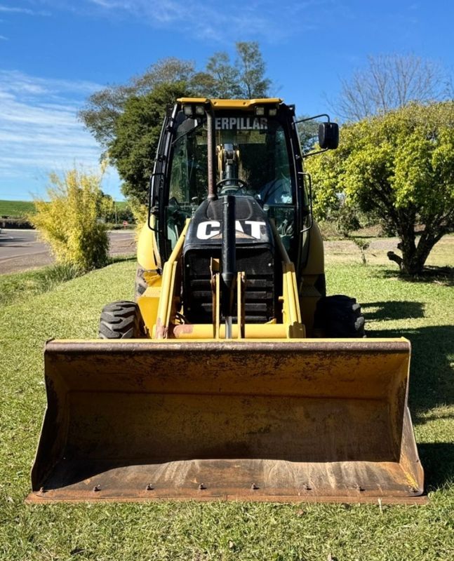 Outros Outros Retro Escavadeira Caterpilar 416E 2011/2011 CAMINHÕES & CAMIONETAS PASSO FUNDO / Carros no Vale