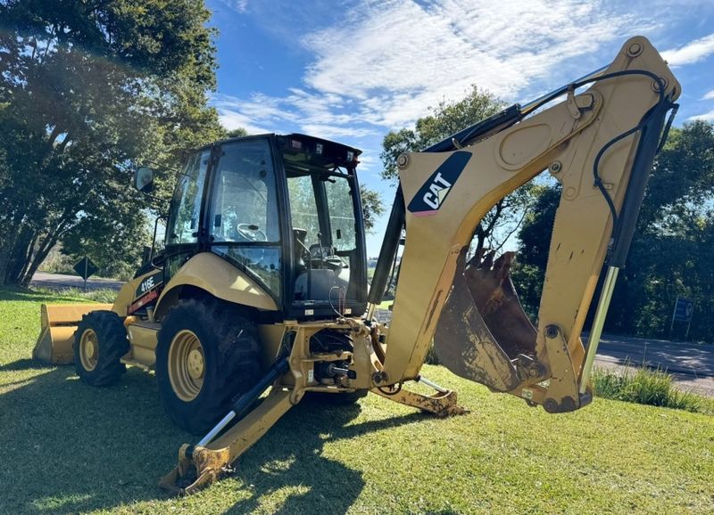 Outros Outros Retro Escavadeira Caterpilar 416E 2011/2011 CAMINHÕES & CAMIONETAS PASSO FUNDO / Carros no Vale