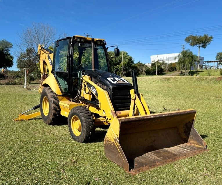 Outros Outros Retro Escavadeira Caterpilar 416E 2011/2011 CAMINHÕES & CAMIONETAS PASSO FUNDO / Carros no Vale