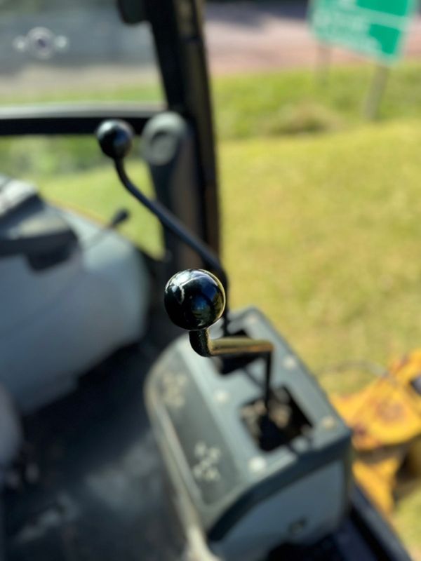 Outros Outros Retro Escavadeira Caterpilar 416E 2011/2011 CAMINHÕES & CAMIONETAS PASSO FUNDO / Carros no Vale