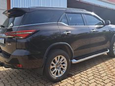 Toyota HILUX SW4 2.8 D-4D TURBO DIESEL SRX 4X4 AUTOMÁTICO 2021/2021 CAMINHÕES & CAMIONETAS PASSO FUNDO / Carros no Vale