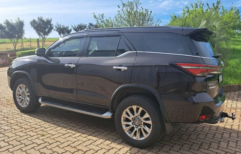 Toyota HILUX SW4 2.8 D-4D TURBO DIESEL SRX 4X4 AUTOMÁTICO 2021/2021 CAMINHÕES & CAMIONETAS PASSO FUNDO / Carros no Vale