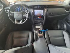 Toyota HILUX SW4 2.8 D-4D TURBO DIESEL SRX 4X4 AUTOMÁTICO 2021/2021 CAMINHÕES & CAMIONETAS PASSO FUNDO / Carros no Vale