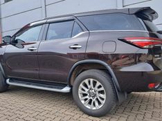 Toyota HILUX SW4 2.8 D-4D TURBO DIESEL SRX 4X4 AUTOMÁTICO 2021/2021 CAMINHÕES & CAMIONETAS PASSO FUNDO / Carros no Vale