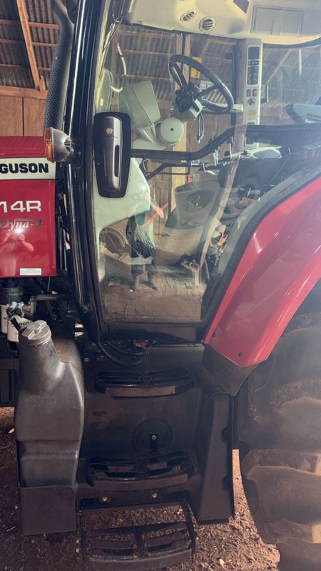 Trator Trator Massey Ferguson 6.714R 2024/2024 CAMINHÕES & CAMIONETAS PASSO FUNDO / Carros no Vale